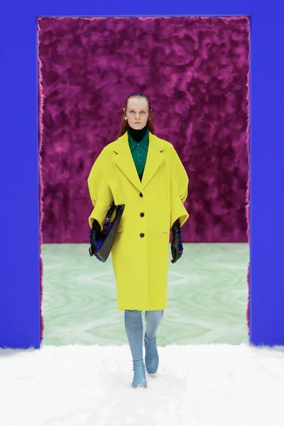 Look 11